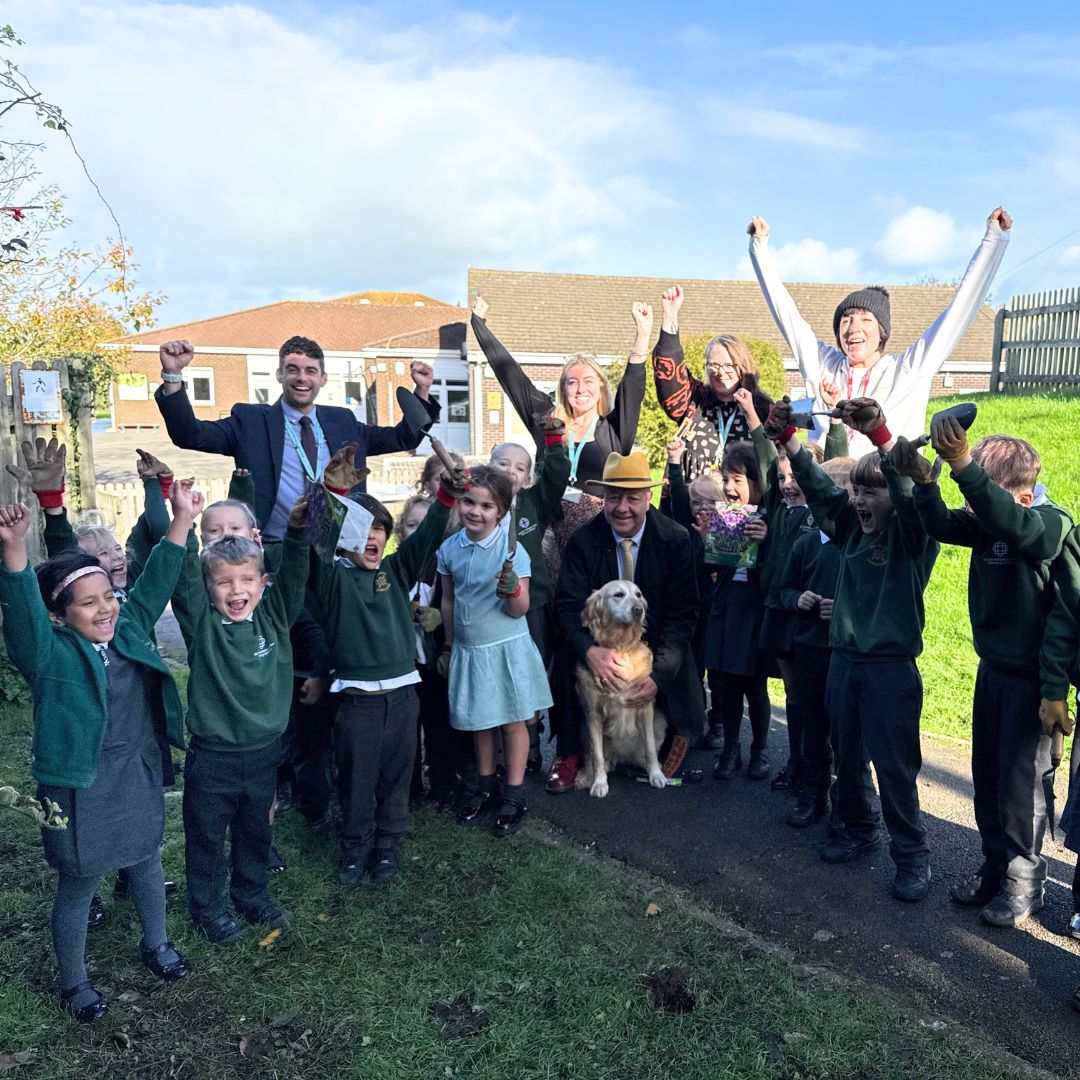 Steve Darling MP visiting a Little Green Change session at a school in his constituency, 2025